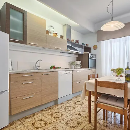 Vlasta Apartment *